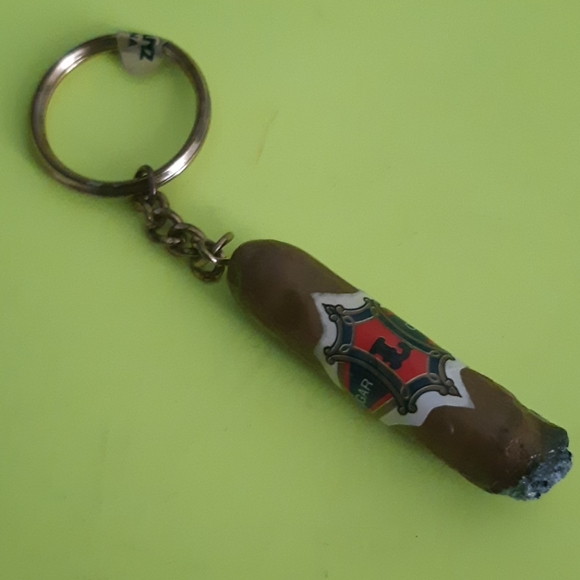 🥜Vtg cigar keychain by Ganz| 9/10🥜 - Picture 2 of 9